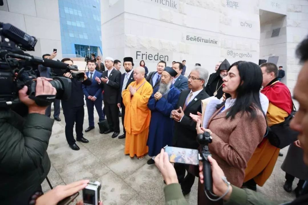 佛教人士参加全国人大代表会议,东林寺释纯一法师