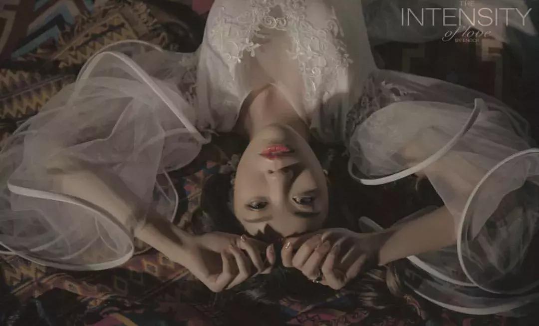 小个子拍婚纱照能拍出高级感,婚纱照拍摄怎么摆姿势更上镜