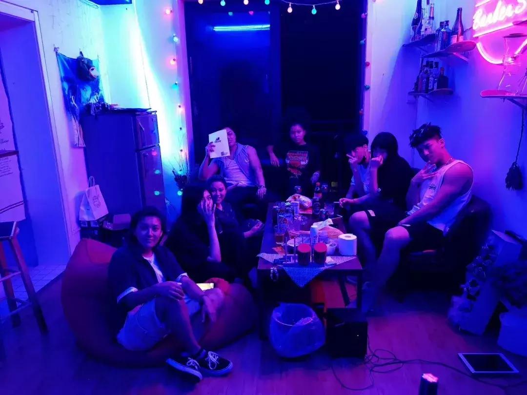 郑州95后女孩一天收入,95后女孩赚3万