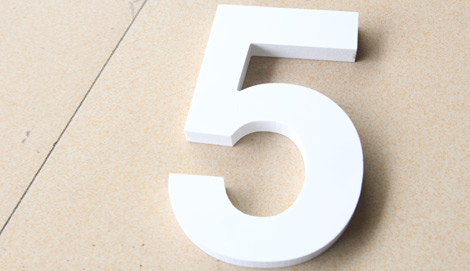 水晶字和uv字的区别,水晶字与pvc字的区别