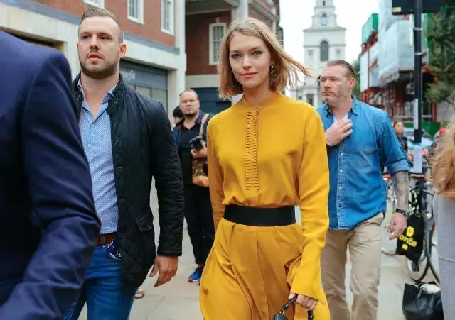 今年必备的时尚单品,今年秋天最时尚穿搭