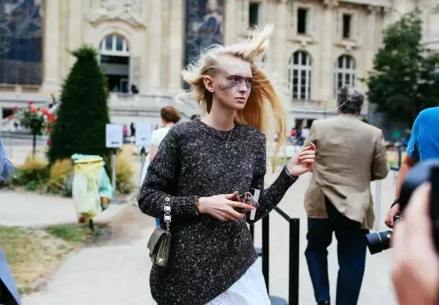 今年必备的时尚单品,今年秋天最时尚穿搭