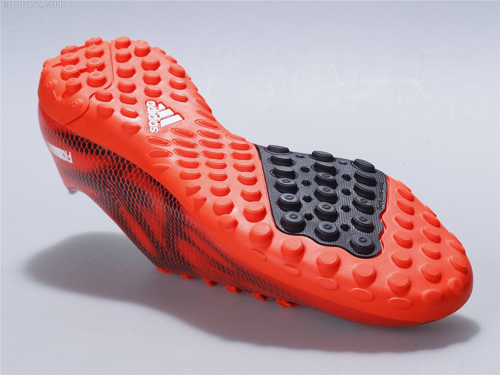 知识篇话说足球鞋的异同