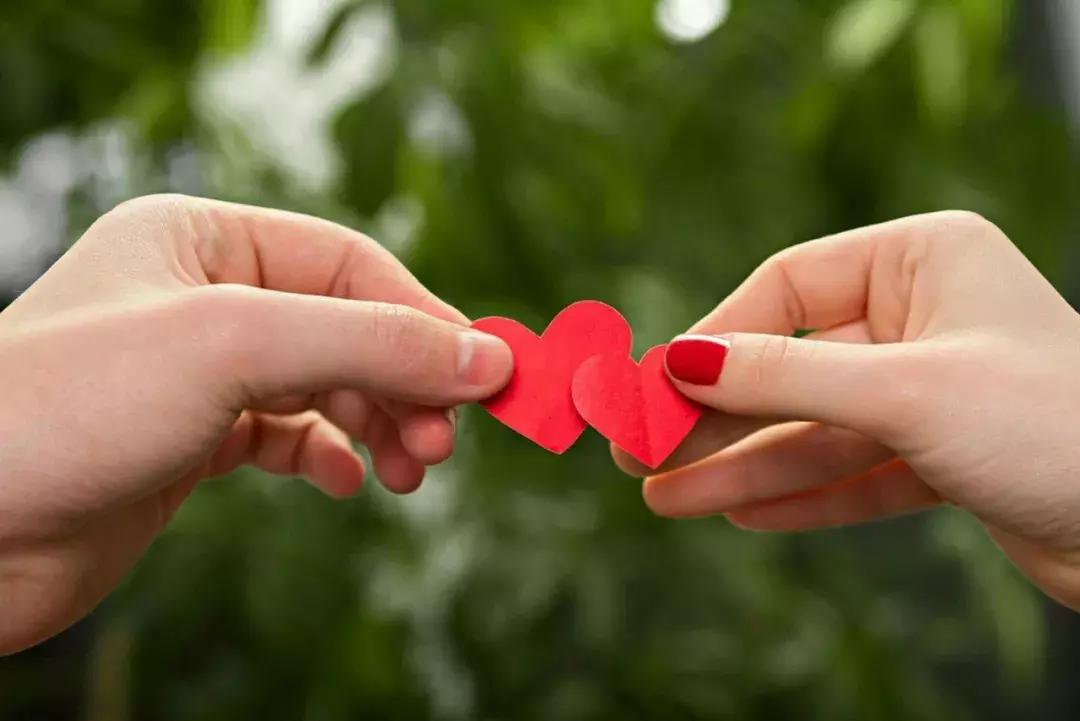 两个人相处不是一味的付出和迁就,两个人相处沉默最致命