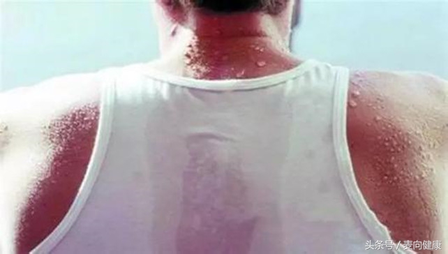 中医养生后背出汗调理,晚上睡觉后背出汗怎么调理