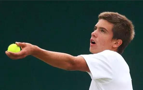 一笑倾城！22岁丘里奇打进大师杯决赛！这颗95后新星包你路转粉