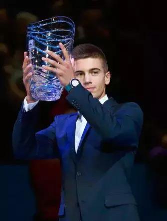 一笑倾城！22岁丘里奇打进大师杯决赛！这颗95后新星包你路转粉