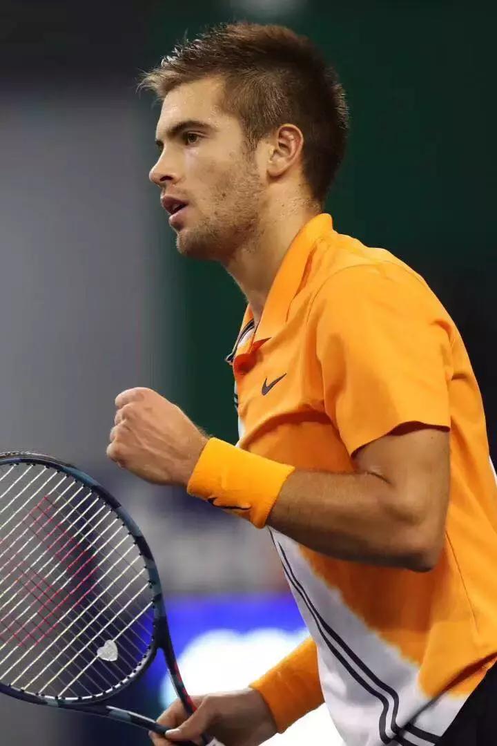 一笑倾城！22岁丘里奇打进大师杯决赛！这颗95后新星包你路转粉