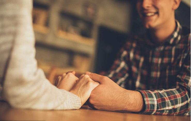 好的爱情可以治愈原生家庭,爱情疗法治愈心理疾病吗