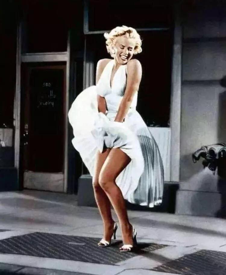 王妃的包”皇室专用的旅行箱”梦露的鞋”成为经典并非偶然!