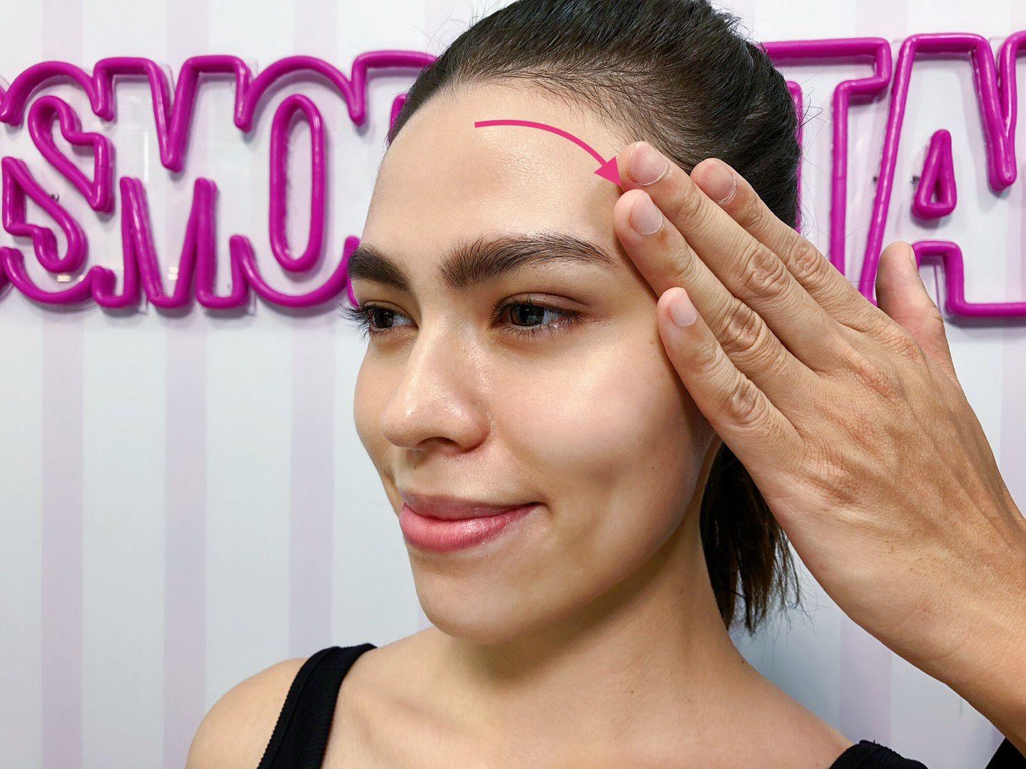 让男人一摸就舍不得松手「小脸+消除暗沉」8招乳霜按摩手技必学