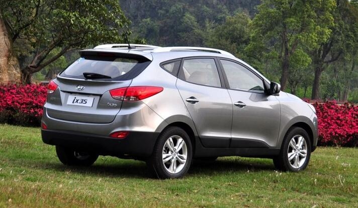 16年3万公里的东南DX7和11年8万公里的现代IX35，7万多适合哪款车