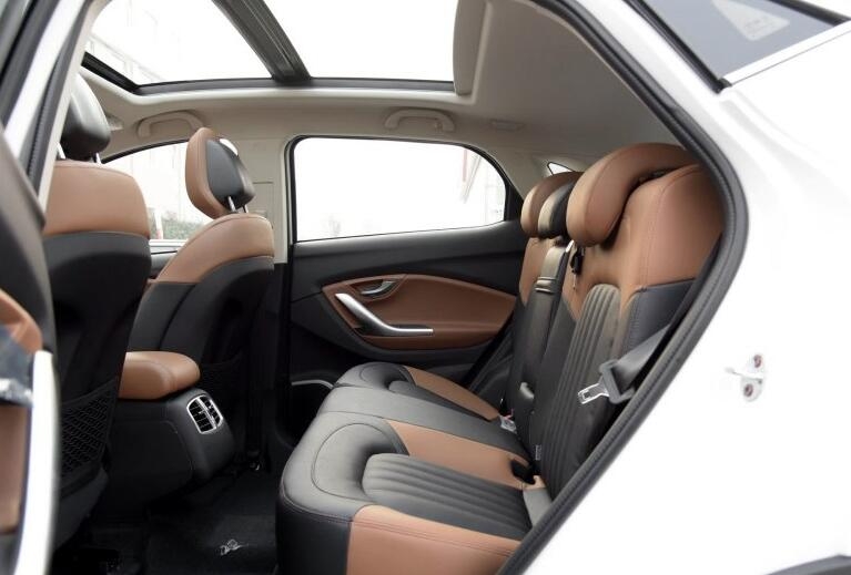 16年3万公里的东南DX7和11年8万公里的现代IX35，7万多适合哪款车