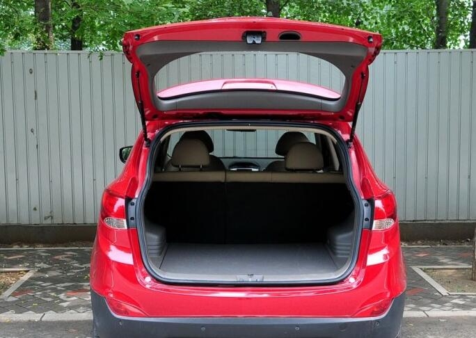 16年3万公里的东南DX7和11年8万公里的现代IX35，7万多适合哪款车