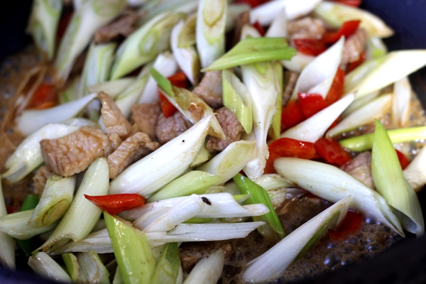 葱爆肉最正确的做法,葱爆肉最正宗的做法