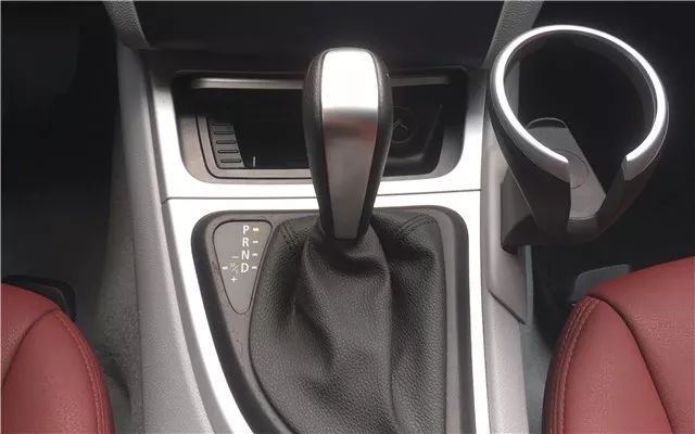 买一台十年的二手车值得吗,十年宝马x5二手