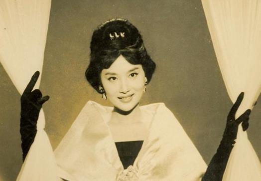 美国的佳人有玛丽莲梦露，英国的佳人有奥黛丽赫本，天朝有她足矣