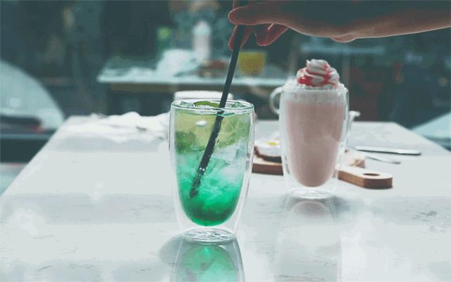 南阳shou家全透明撸猫咖啡馆！有手臂长的牛排！面包届的法拉利！