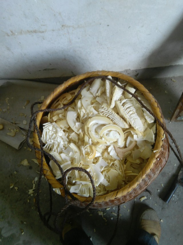 家庭自制笋干的方法,晒笋干是直接晒还是用水焯一下