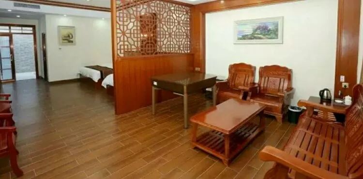 探秘原始村落,探访天然温泉村