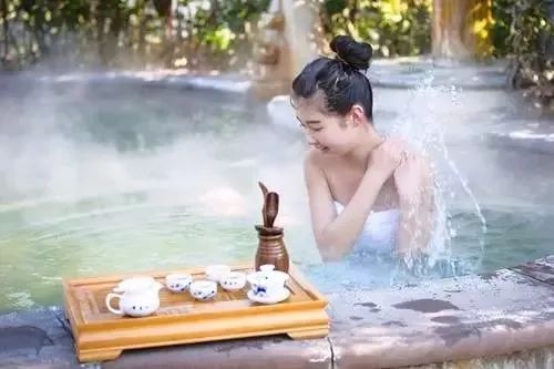 探秘原始村落,探访天然温泉村