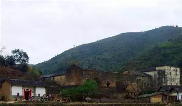 探秘原始村落,探访天然温泉村