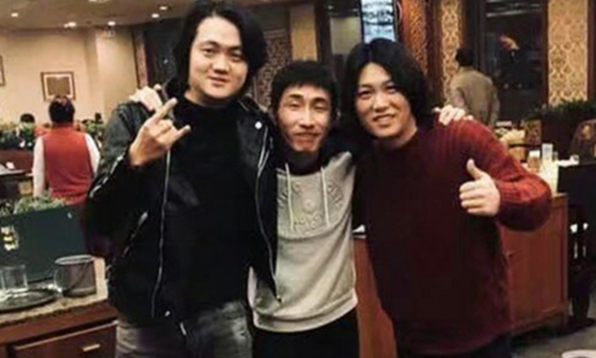 听展展与罗罗唱的沙漠骆驼,展展与罗罗在工作室演唱沙漠骆驼