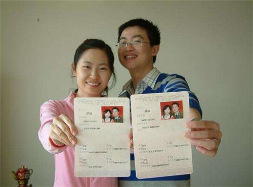 结婚证件照片有什么要求,结婚证照片拍照姿势有要求吗