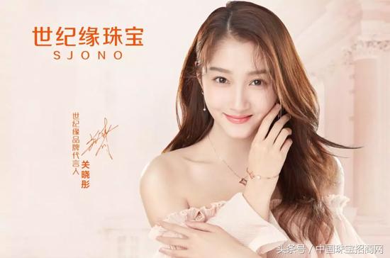 时代少年团关晓彤代言,关晓彤慈善夜造型