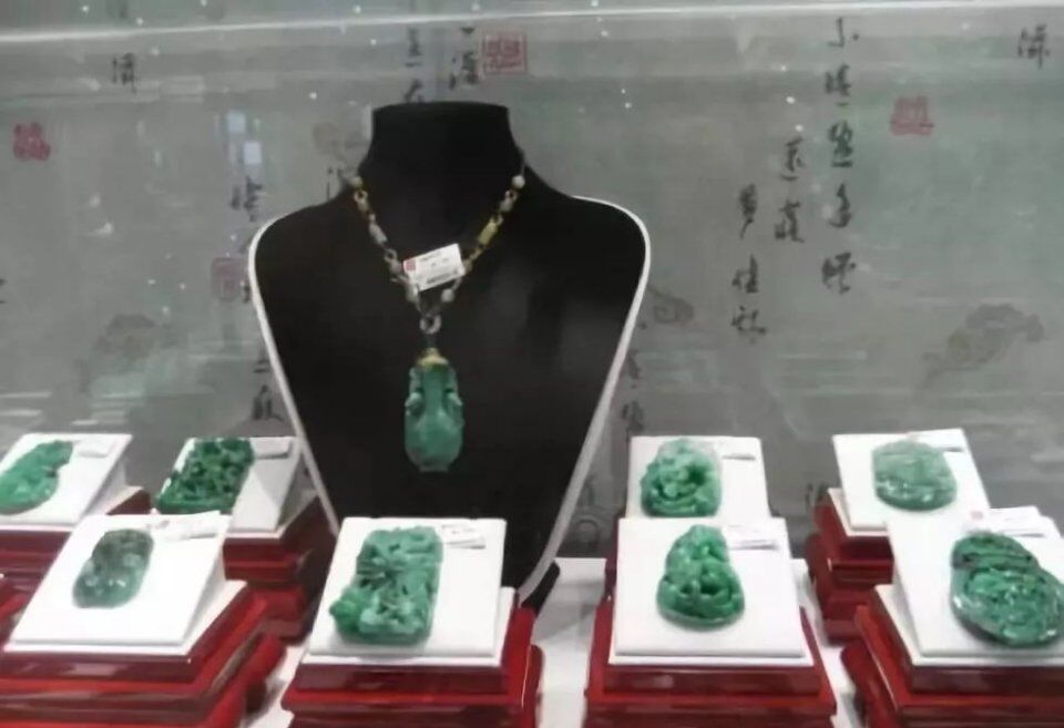 30余件翡翠全是假货,花了4万5买来的7个翡翠却全是假货