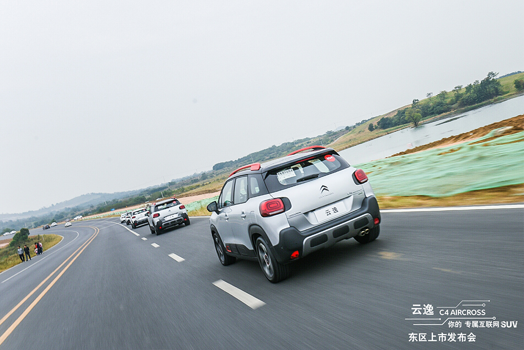 雪铁龙新款suv云逸尺寸多大,东风雪铁龙suv云逸是几缸