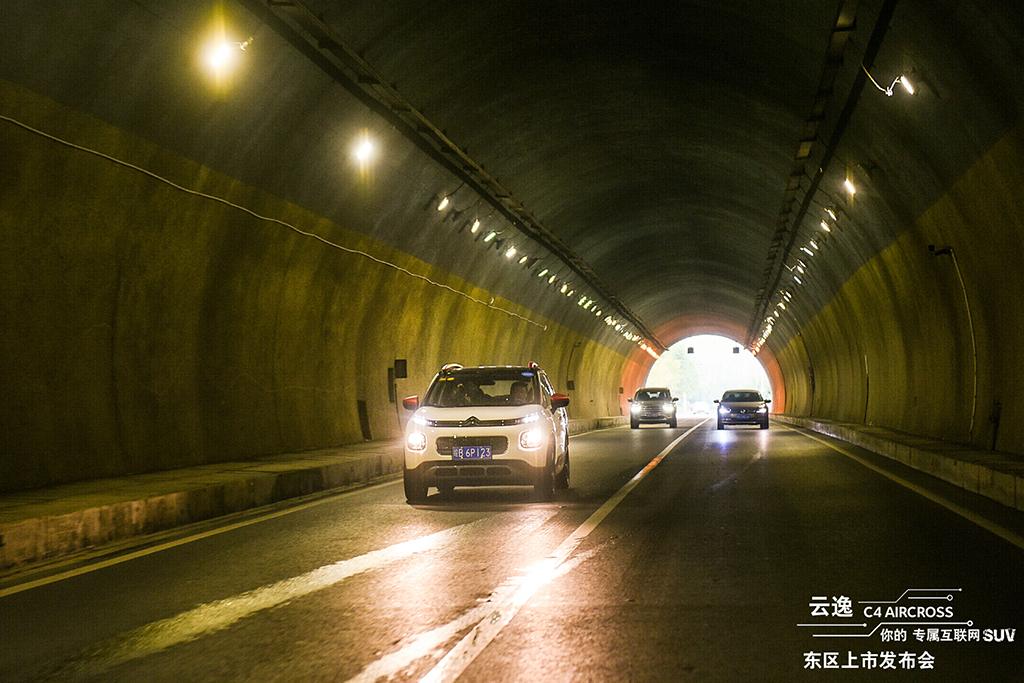 雪铁龙新款suv云逸尺寸多大,东风雪铁龙suv云逸是几缸