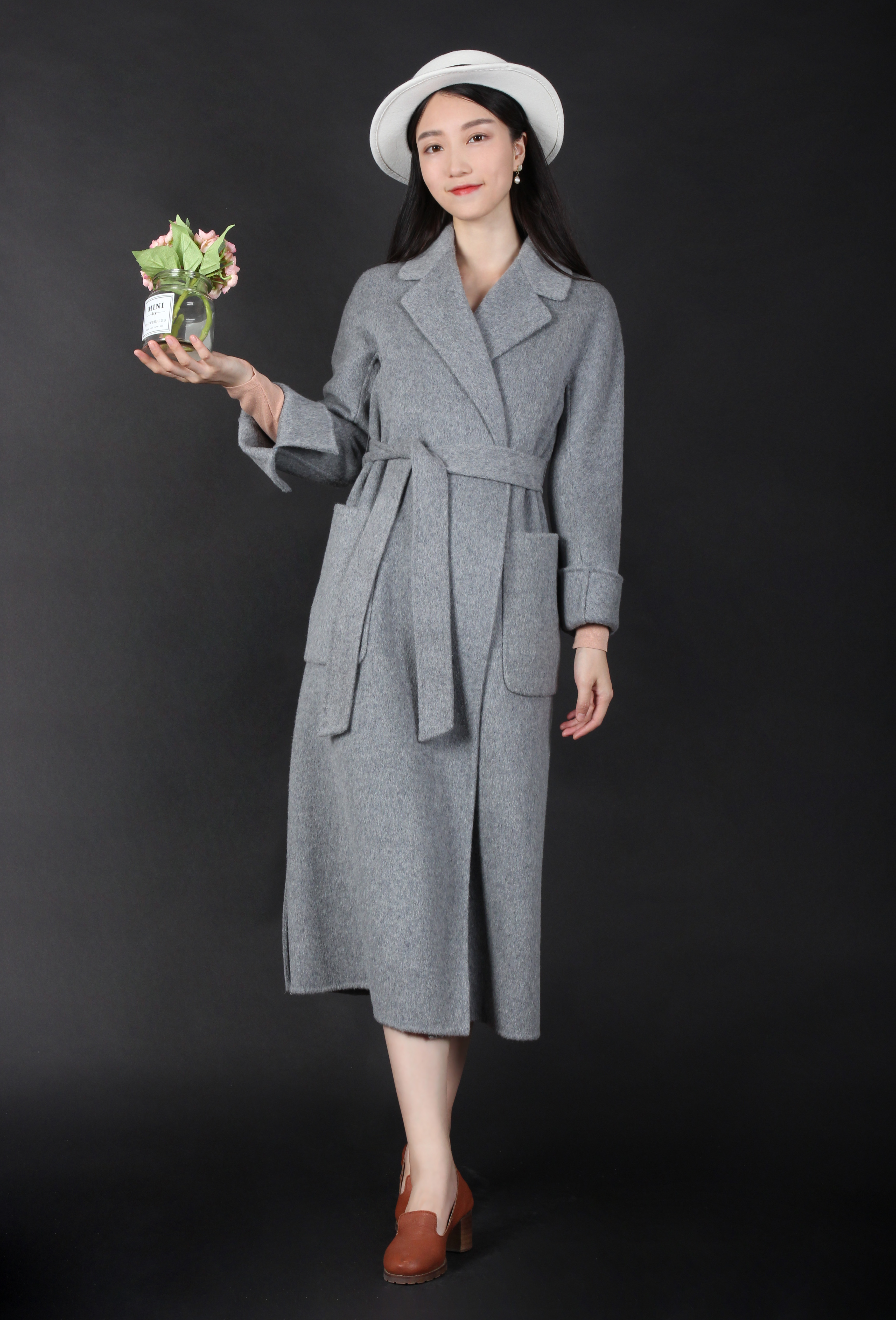 小心白白花了冤枉钱!双面羊绒呢大衣里含大量锦纶,显得超高档!