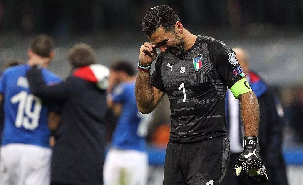 足坛史上令人泪目的十大瞬间,十大催人泪下的足坛巨星告别