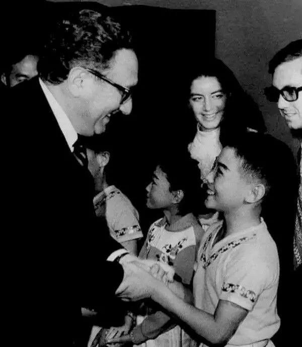 40张照片卡点回忆节奏快,那些惊艳了时光的老照片