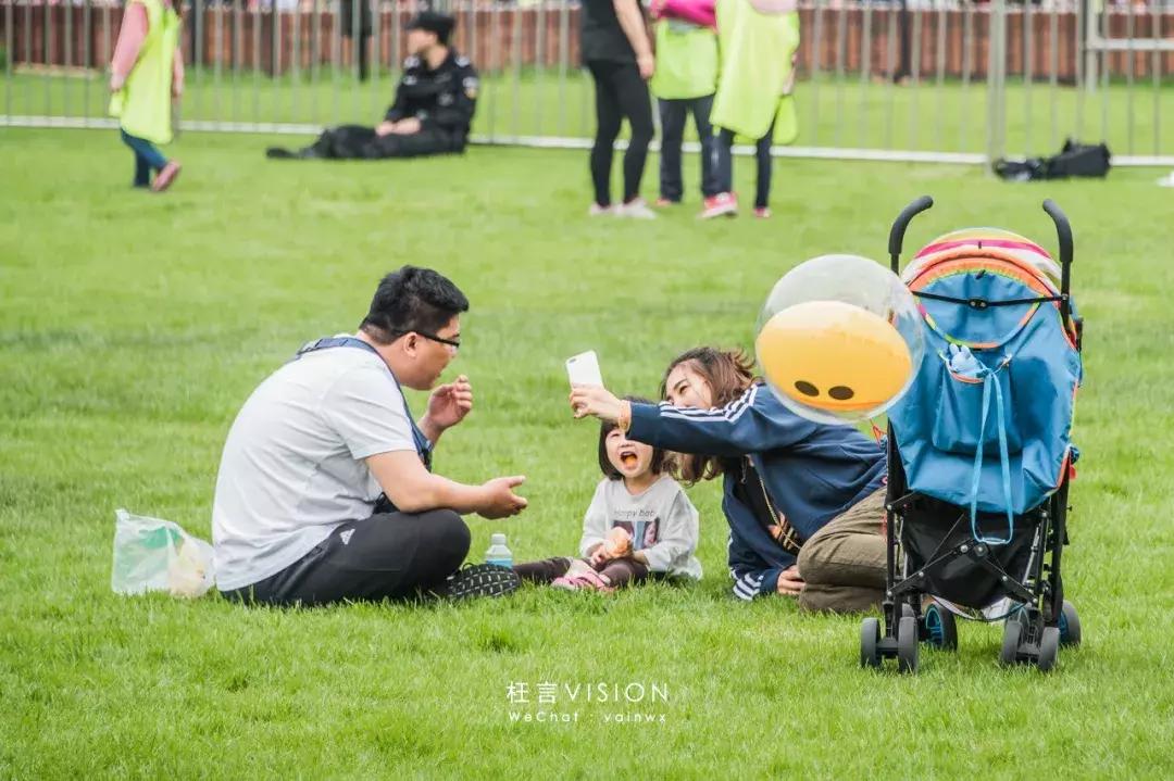 八十载体育圣地，新世纪民园广场