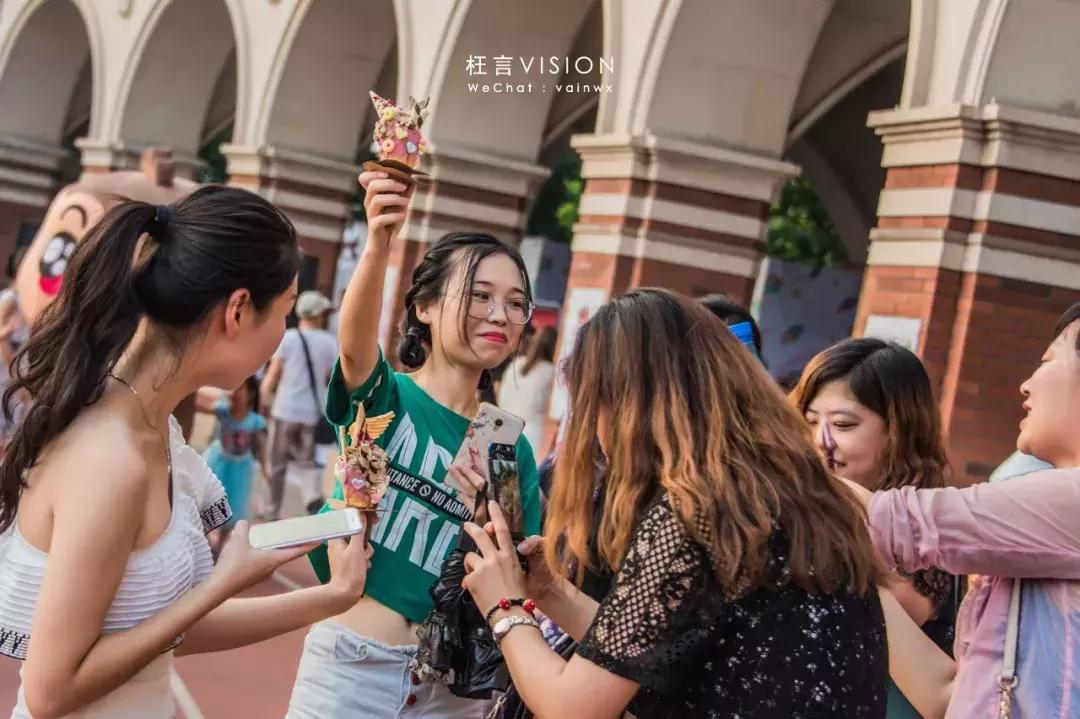 八十载体育圣地，新世纪民园广场