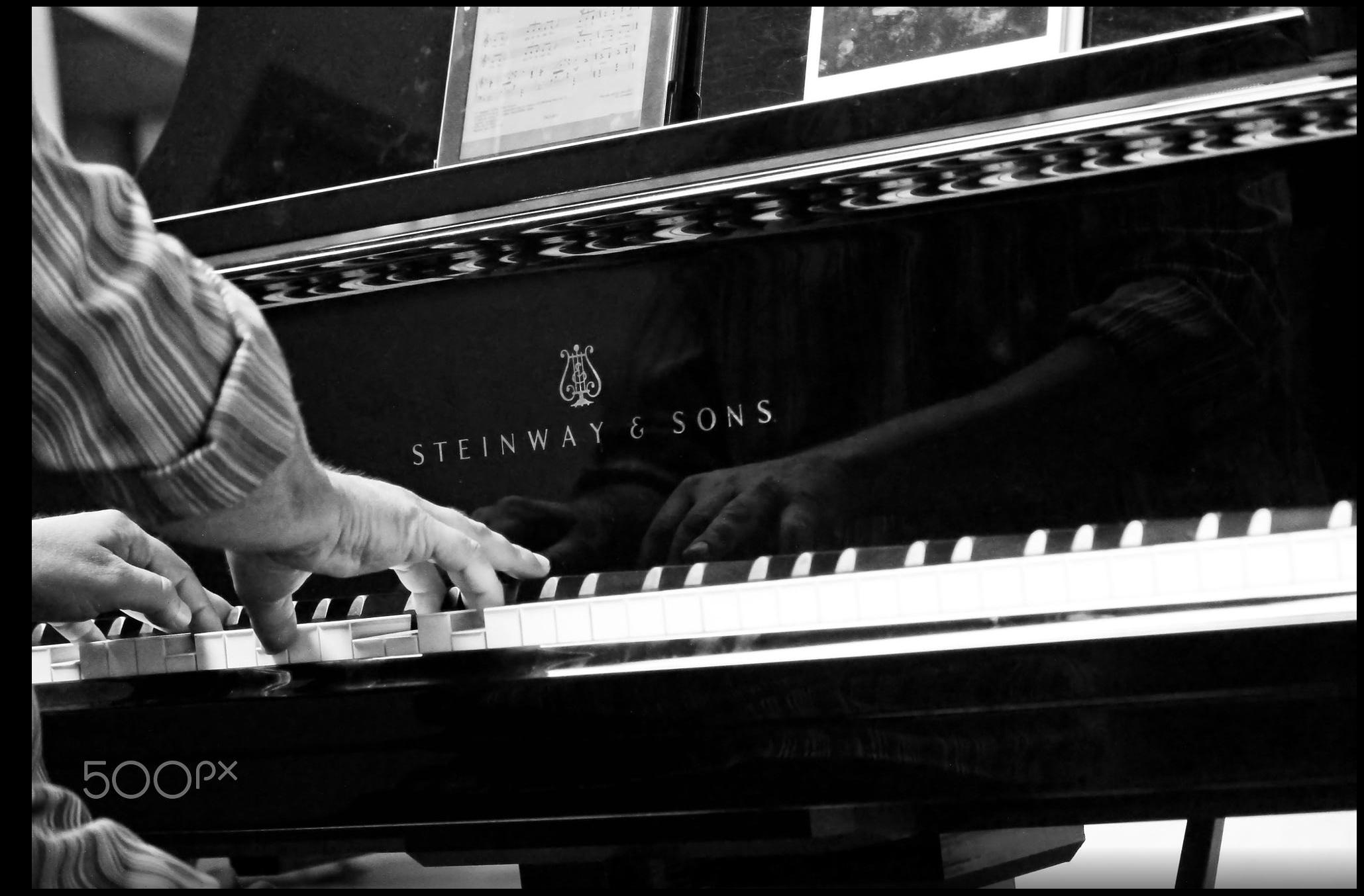 弹钢琴连奏技巧,弹钢琴如何练习双手配合