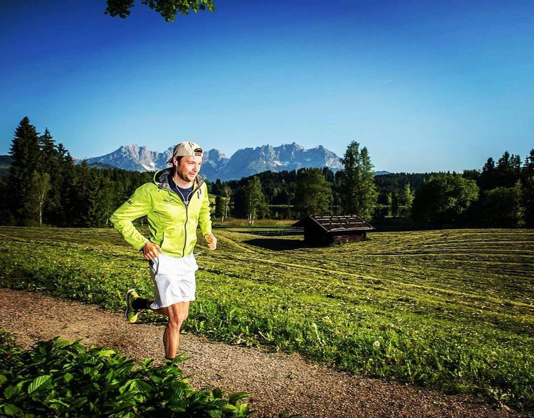 跑步膝盖受伤了多久才能自愈,跑步地面与膝盖损伤的关系