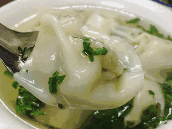 这家馄饨店吃起脆感十足,这家馄饨店回头客超多