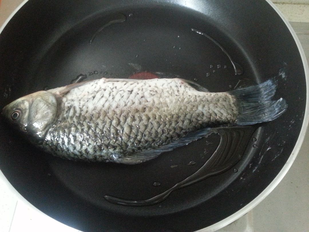 熬鱼汤怎样避腥,熬鱼汤失败了鱼怎么处理