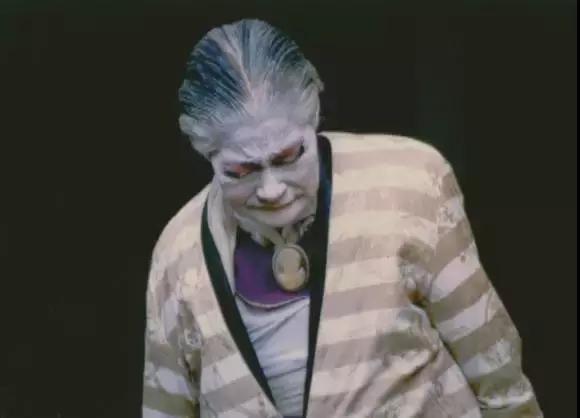 日本一*女妓**站街60年，拉客到74岁，等着一个永远等不到的嫖客