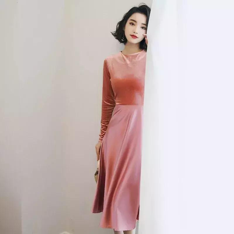 今年流行丝绒单品,冬季丝绒单品搭配