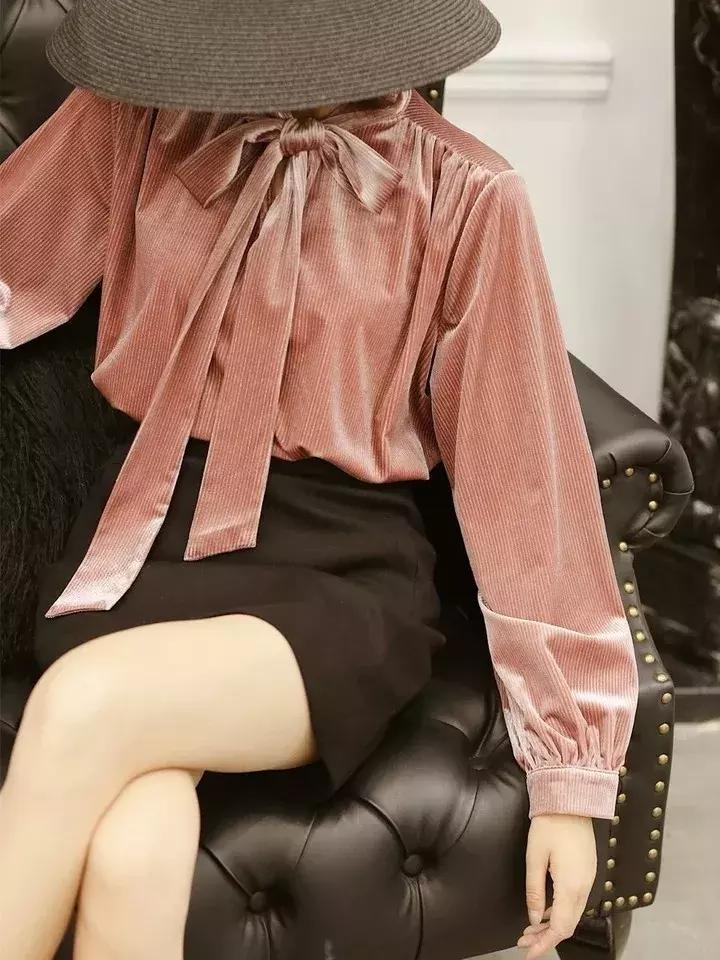 今年流行丝绒单品,冬季丝绒单品搭配