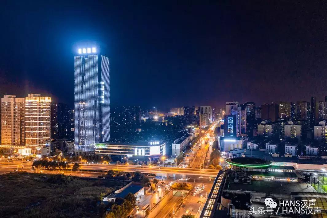 走，一起去武汉奇妙顶楼天台踢球蹦迪撸串