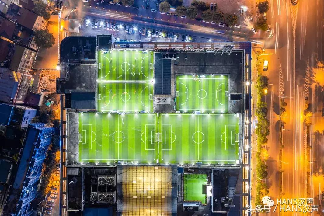 走，一起去武汉奇妙顶楼天台踢球蹦迪撸串