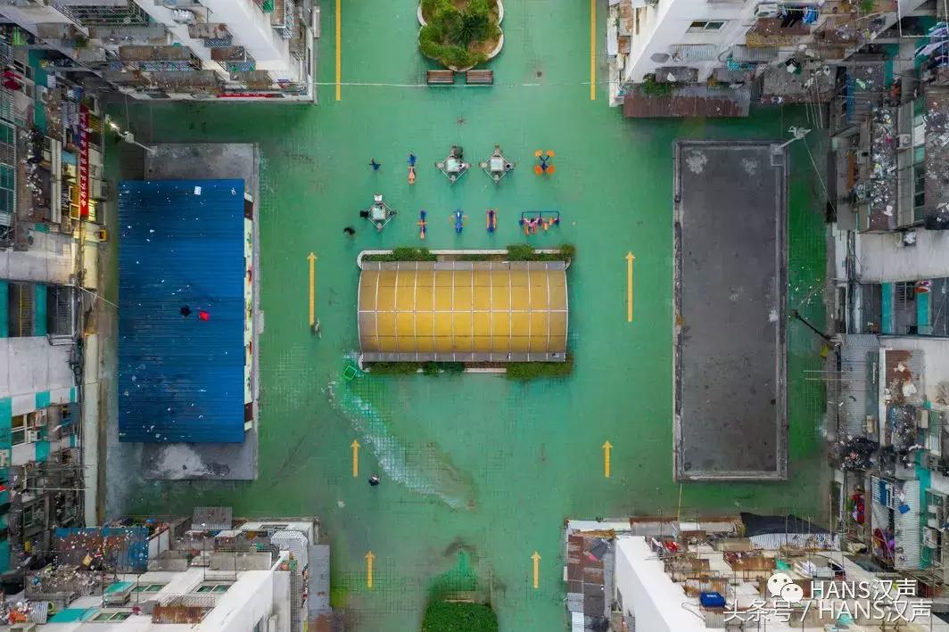 走，一起去武汉奇妙顶楼天台踢球蹦迪撸串