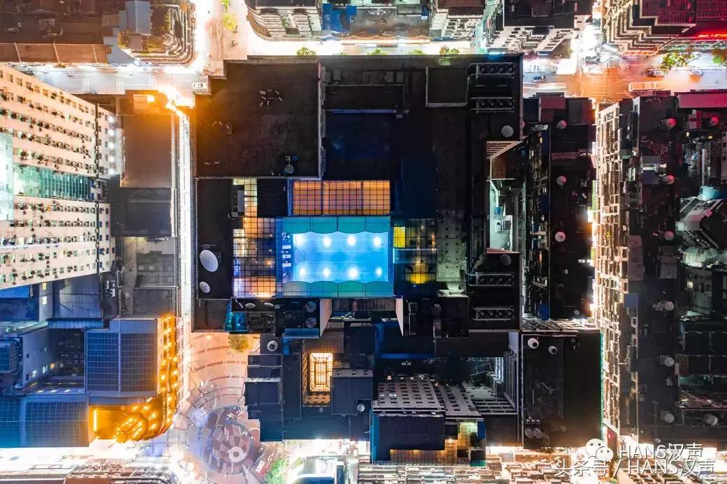 走，一起去武汉奇妙顶楼天台踢球蹦迪撸串