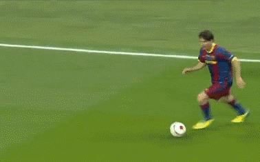 足球巧妙带球过人视频,小学生足球带球过人失误