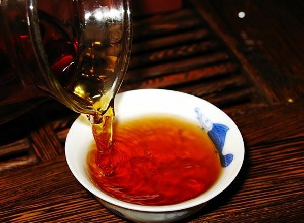 金花黑茶很苦,黑茶放多了很苦